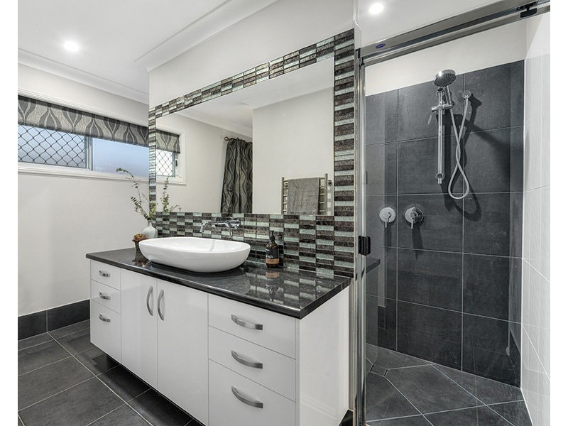 92 Eighth Avenue, Grange QLD 4051