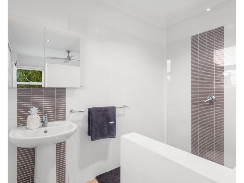 19 Basnett Street, Chermside West QLD 4032
