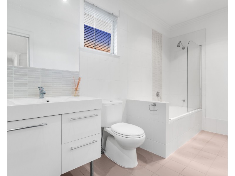 19 Basnett Street, Chermside West QLD 4032