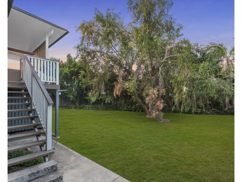 19 Basnett Street, Chermside West QLD 4032