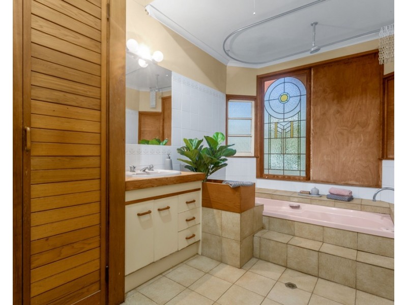 42 Dorrington Drive, Ashgrove QLD 4060