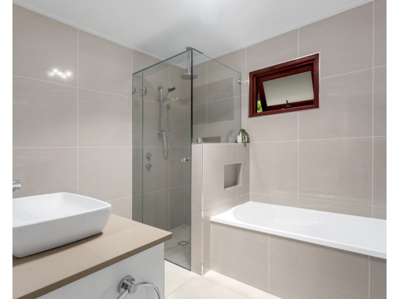 60 Wilgarning Street, Stafford Heights QLD 4053