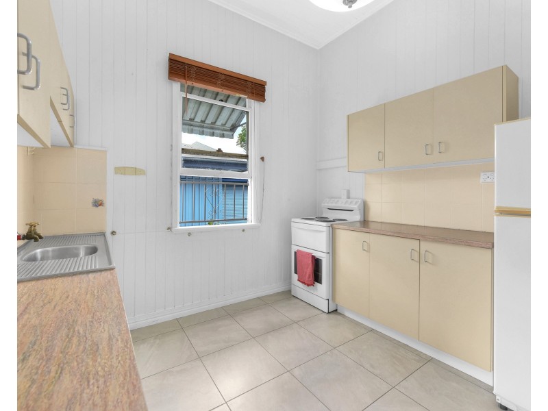 223 Days Road, Grange QLD 4051