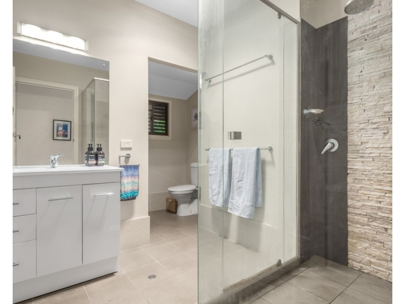 17 Chisholm Street, Stafford Heights QLD 4053