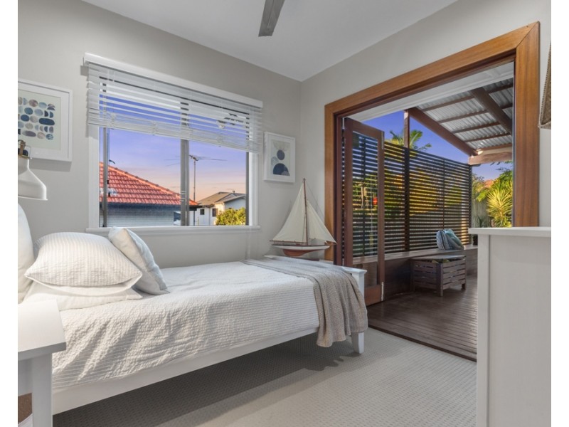 17 Chisholm Street, Stafford Heights QLD 4053