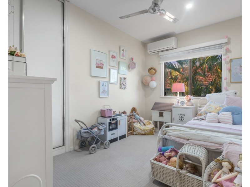 17 Chisholm Street, Stafford Heights QLD 4053