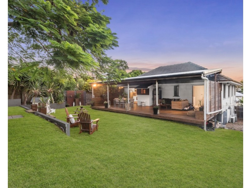 17 Chisholm Street, Stafford Heights QLD 4053