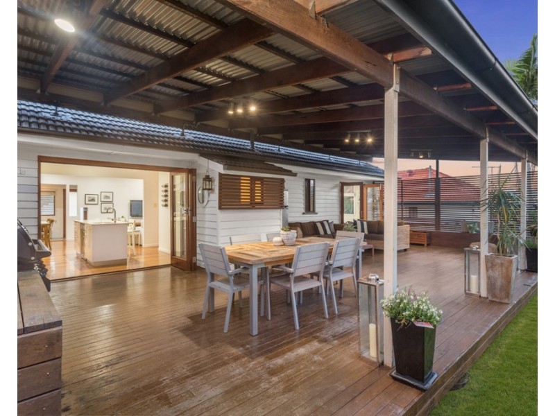 17 Chisholm Street, Stafford Heights QLD 4053