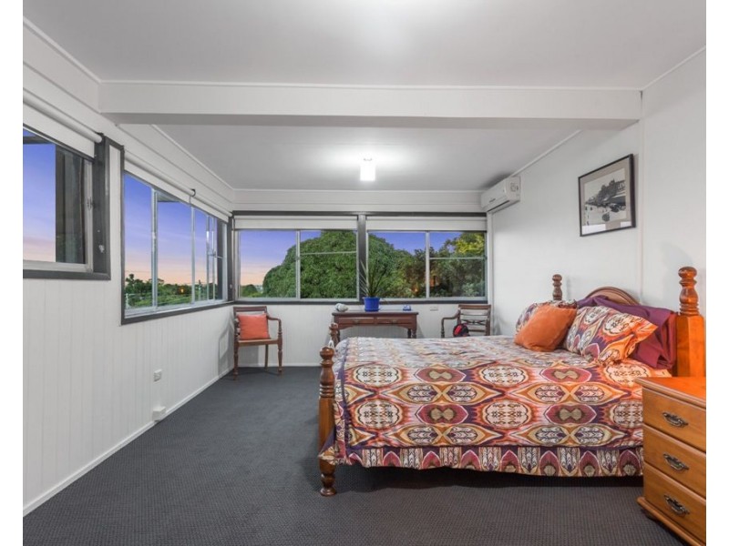 8 Koolewong Street, Stafford Heights QLD 4053