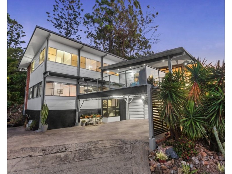 8 Koolewong Street, Stafford Heights QLD 4053