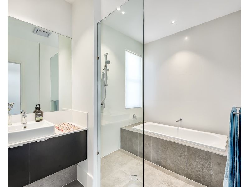 27 Miller Street, Chermside QLD 4032