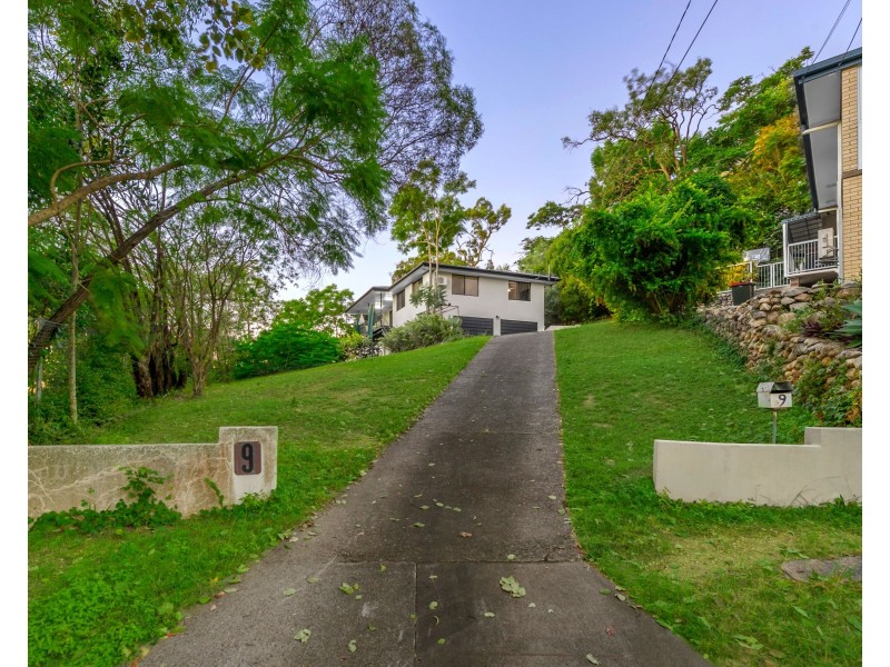 9 Halton Street, Stafford Heights QLD 4053