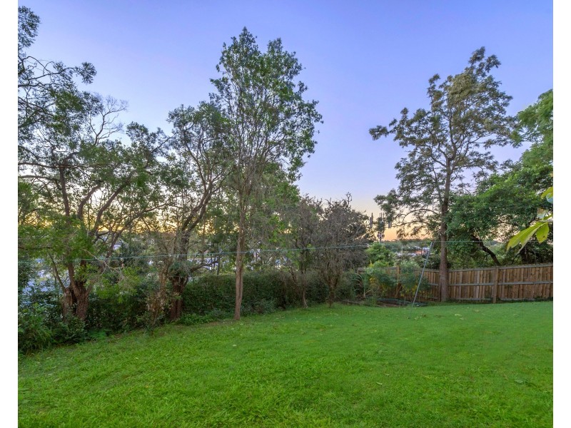 9 Halton Street, Stafford Heights QLD 4053