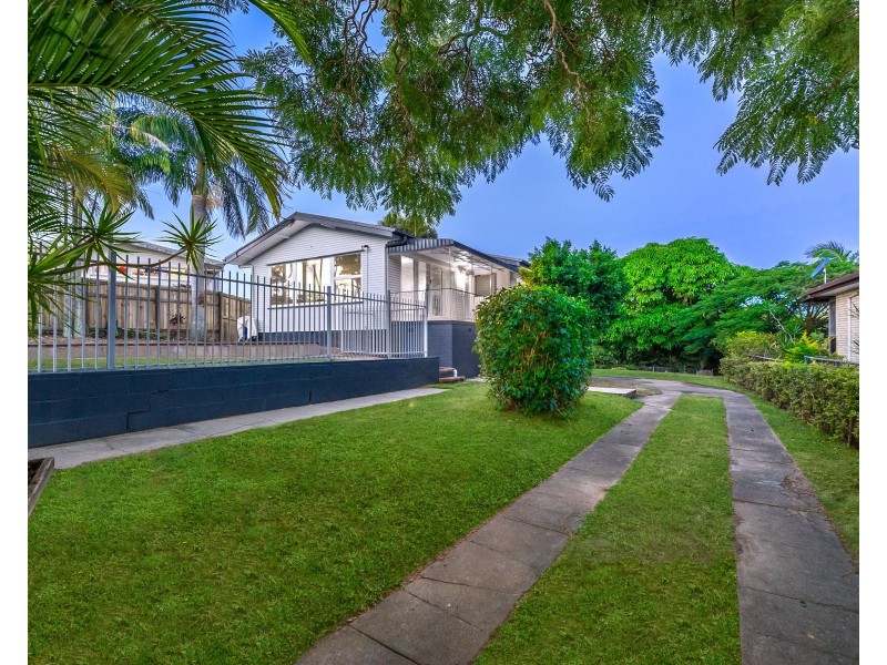 5 Winton Street, Stafford Heights QLD 4053