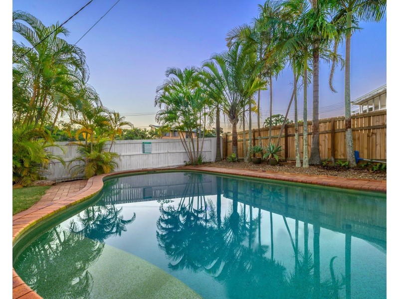 5 Winton Street, Stafford Heights QLD 4053