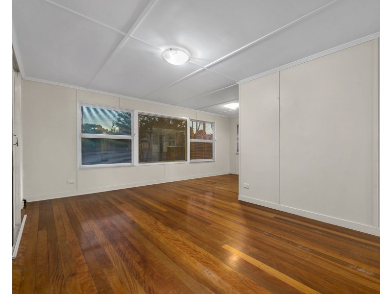 5 Winton Street, Stafford Heights QLD 4053