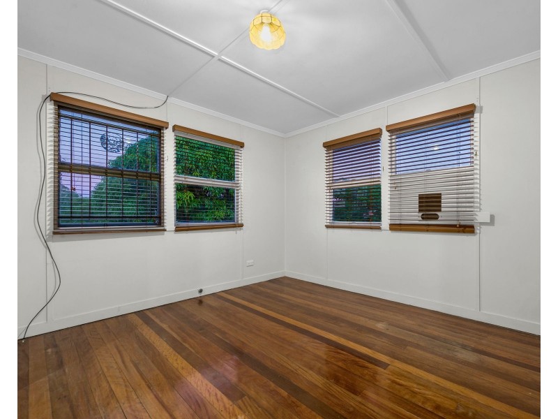 5 Winton Street, Stafford Heights QLD 4053