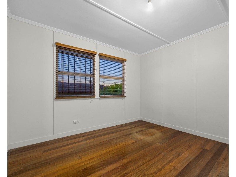 5 Winton Street, Stafford Heights QLD 4053