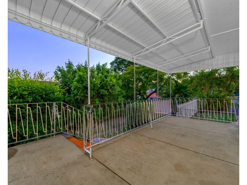 5 Winton Street, Stafford Heights QLD 4053