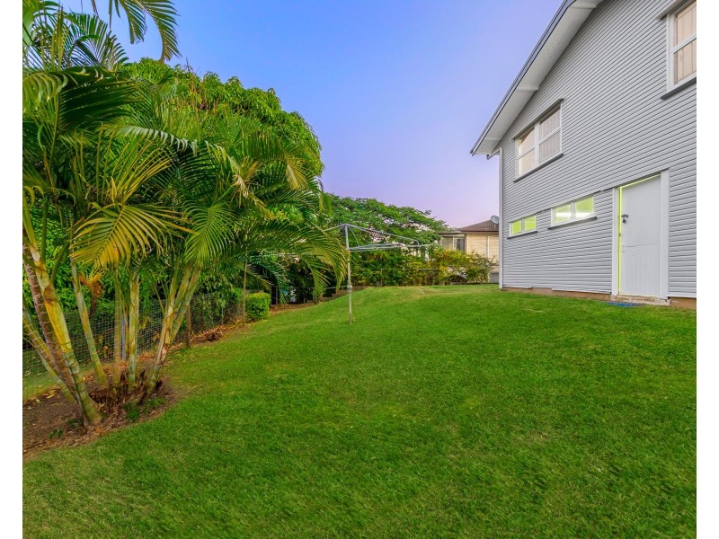 5 Winton Street, Stafford Heights QLD 4053