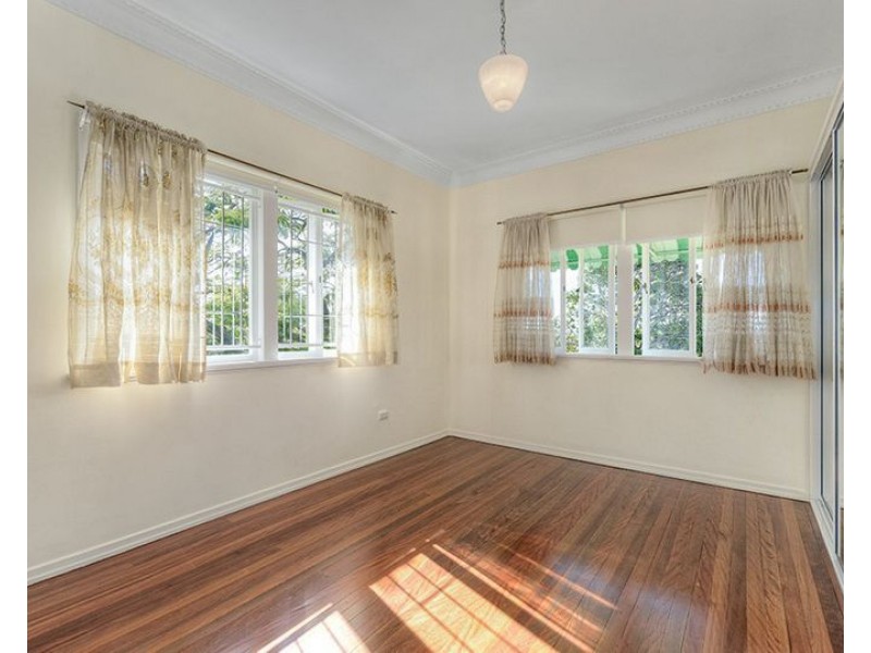 16 Bayview Street, Stafford Heights QLD 4053