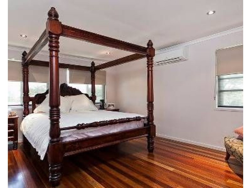 13 Niven Street, Stafford Heights QLD 4053