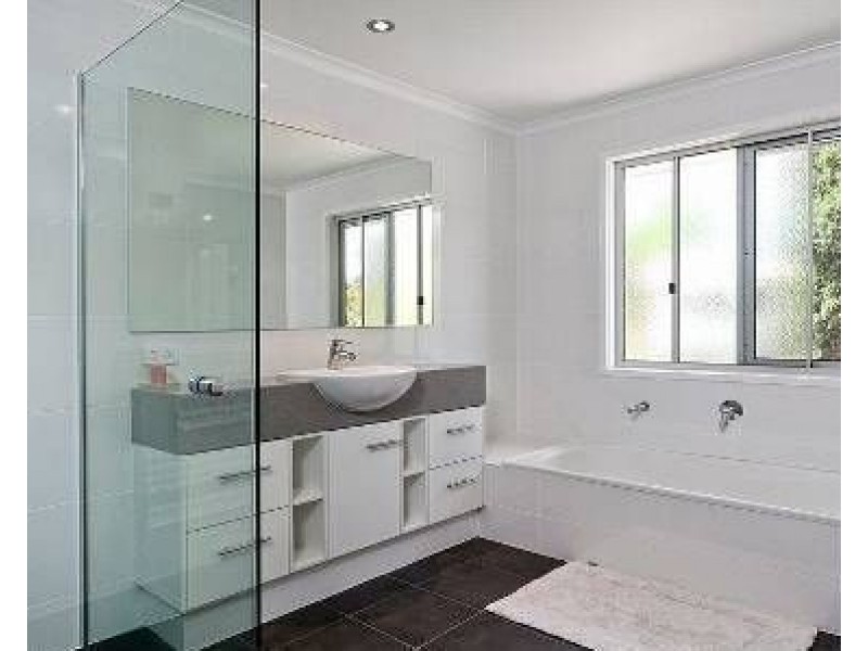 13 Niven Street, Stafford Heights QLD 4053