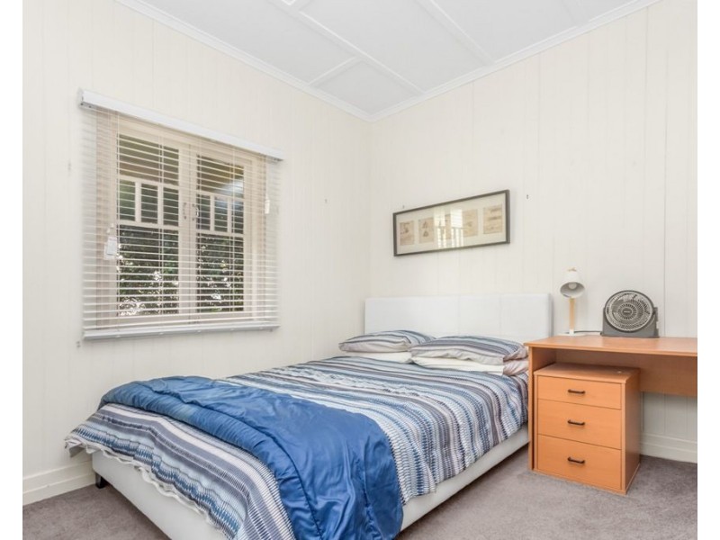 8 Cramond Street, Wilston QLD 4051