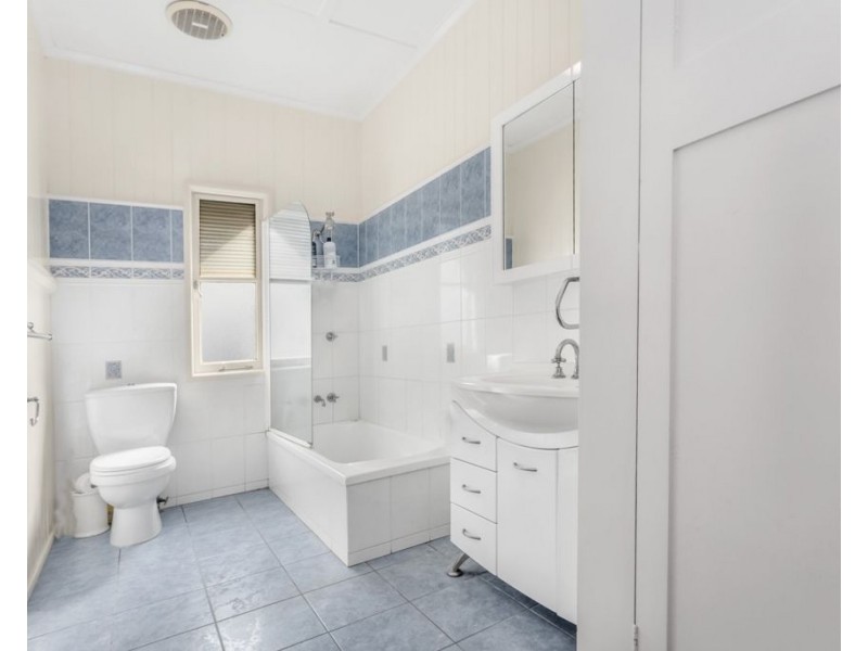 8 Cramond Street, Wilston QLD 4051