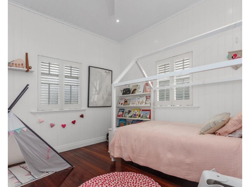 77 Eighth Avenue, Wilston QLD 4051