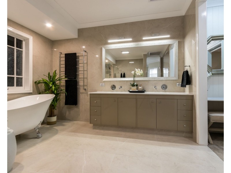 10 Hawthorne Road, Hawthorne QLD 4171