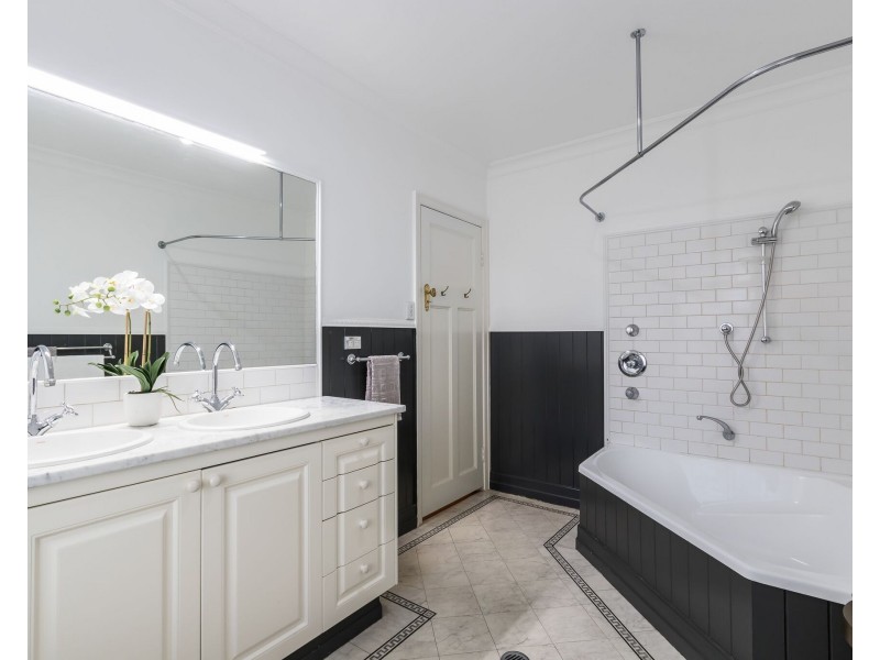 10 Hawthorne Road, Hawthorne QLD 4171