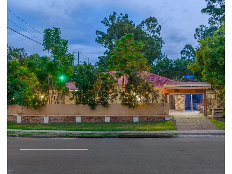 1 Bel Air Court, Ferny Hills QLD 4055