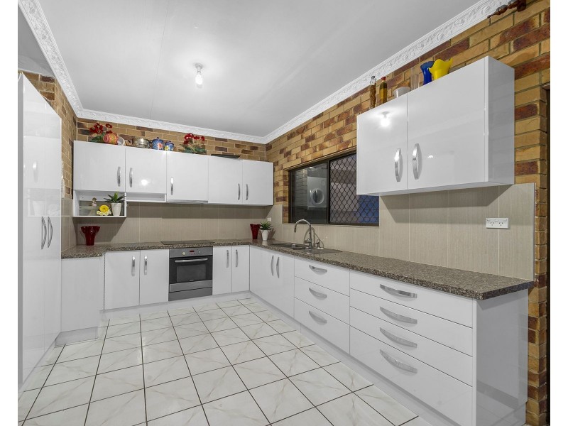 1 Bel Air Court, Ferny Hills QLD 4055