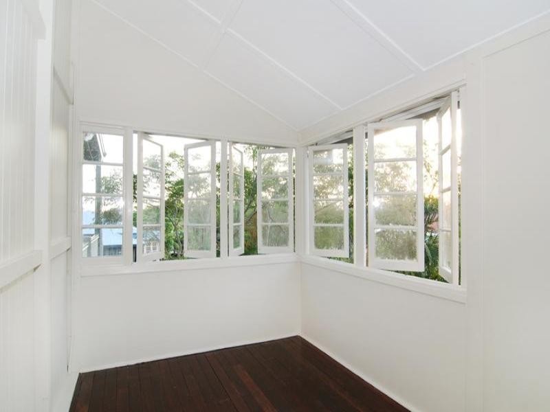 229 Webster Rd (cnr of Lieper St), Stafford QLD 4053