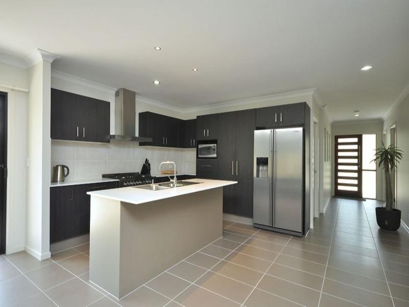 9 Booyong Street, Bridgeman Downs QLD 4035