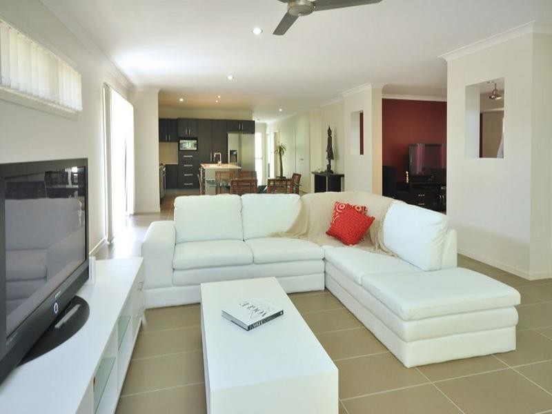 9 Booyong Street, Bridgeman Downs QLD 4035