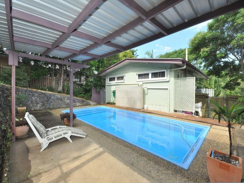 70 Falkirk Street, Stafford Heights QLD 4053