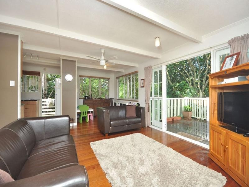 70 Falkirk Street, Stafford Heights QLD 4053