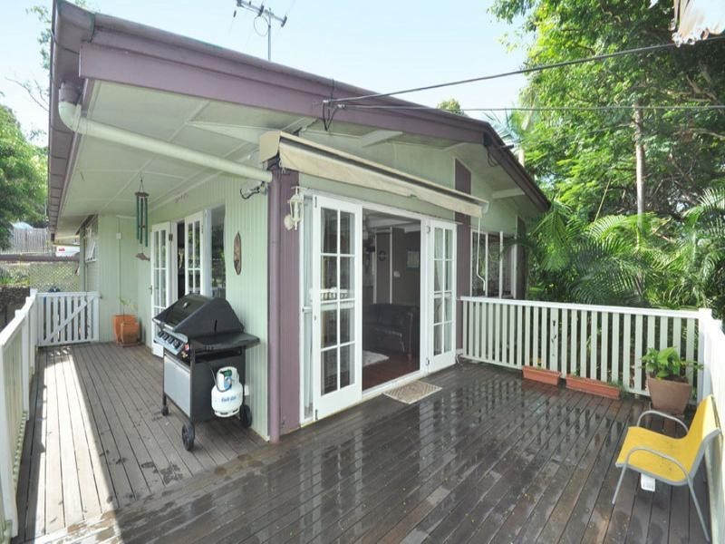 70 Falkirk Street, Stafford Heights QLD 4053