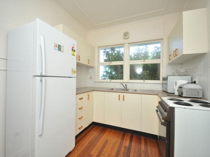 24 Pangeza Street, Stafford Heights QLD 4053