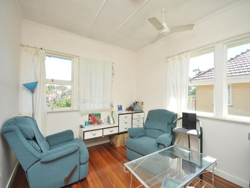 24 Pangeza Street, Stafford Heights QLD 4053