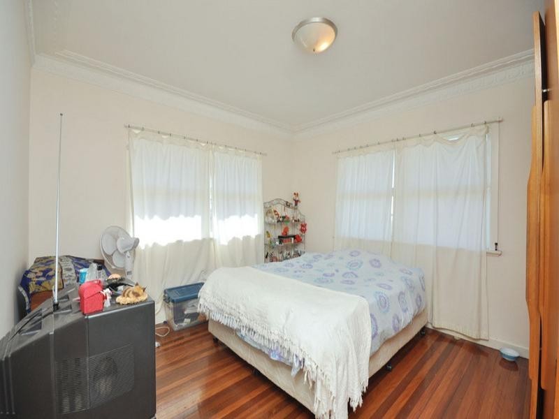 24 Pangeza Street, Stafford Heights QLD 4053