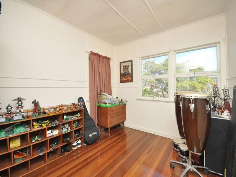 24 Pangeza Street, Stafford Heights QLD 4053