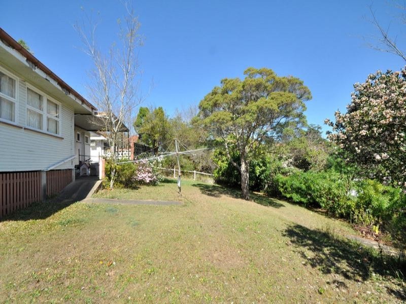 24 Pangeza Street, Stafford Heights QLD 4053