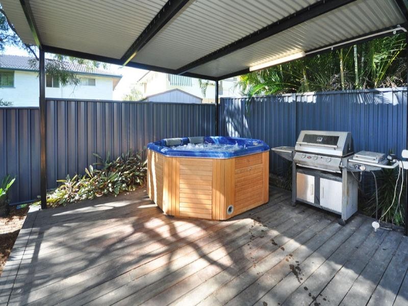 104 Niven Street, Stafford Heights QLD 4053