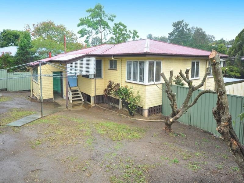 16 Deerdale Street, Stafford Heights QLD 4053