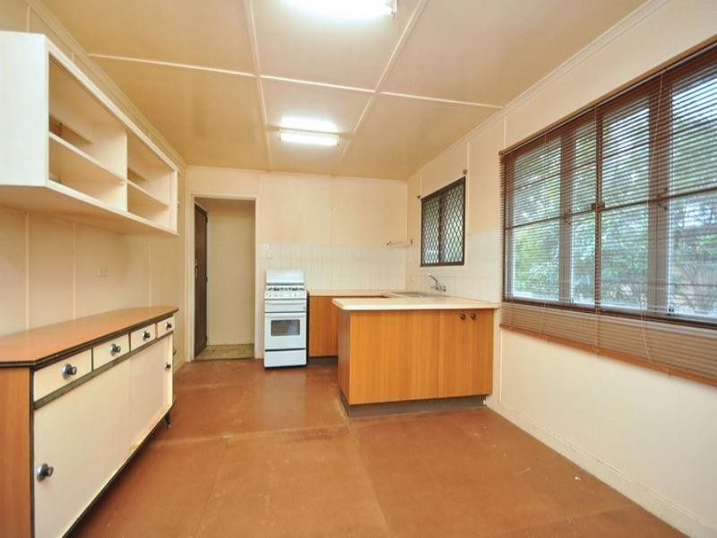 16 Deerdale Street, Stafford Heights QLD 4053