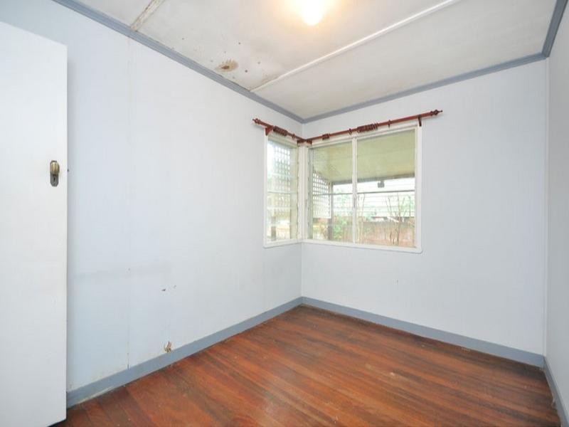 16 Deerdale Street, Stafford Heights QLD 4053