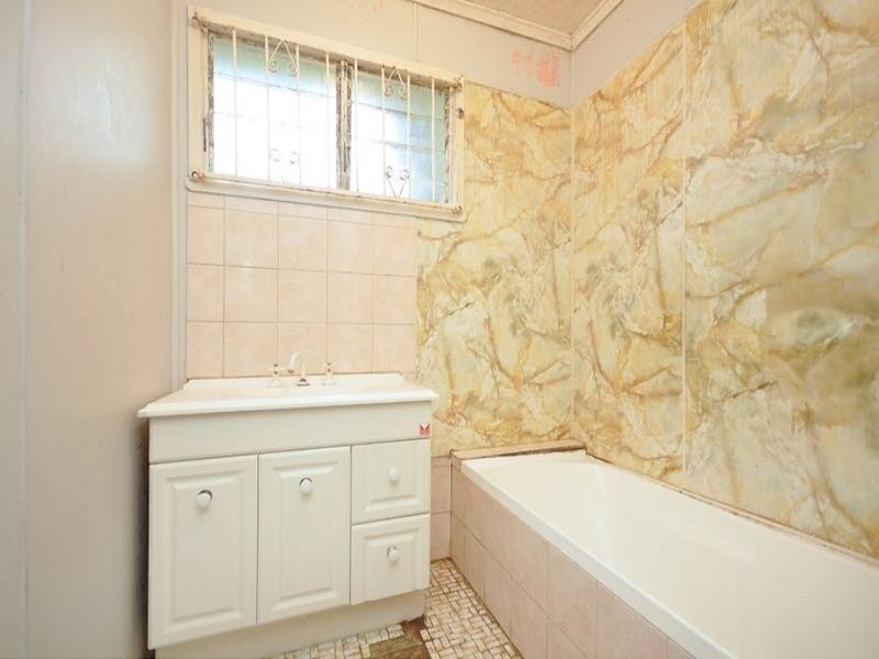 16 Deerdale Street, Stafford Heights QLD 4053